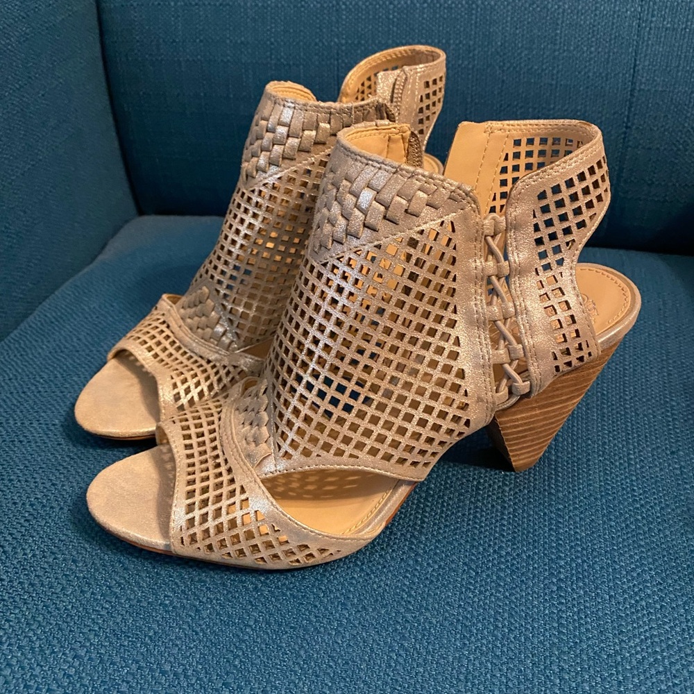 Women’s dress sandal bootie